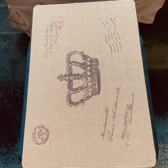 Beautiful White Rectangular Box - Picture 8 of 8